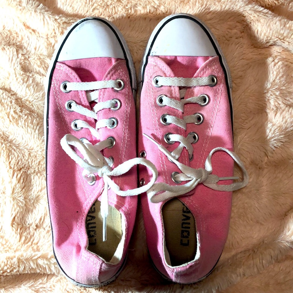Light pink converse shoes size 7
